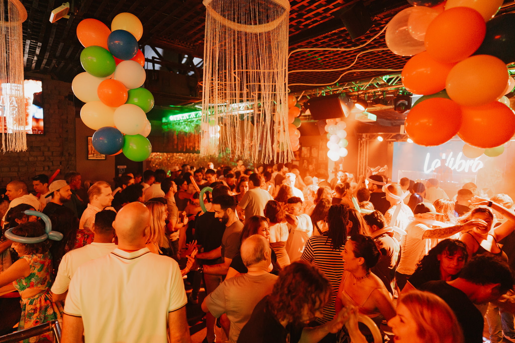 La Vibra crowd